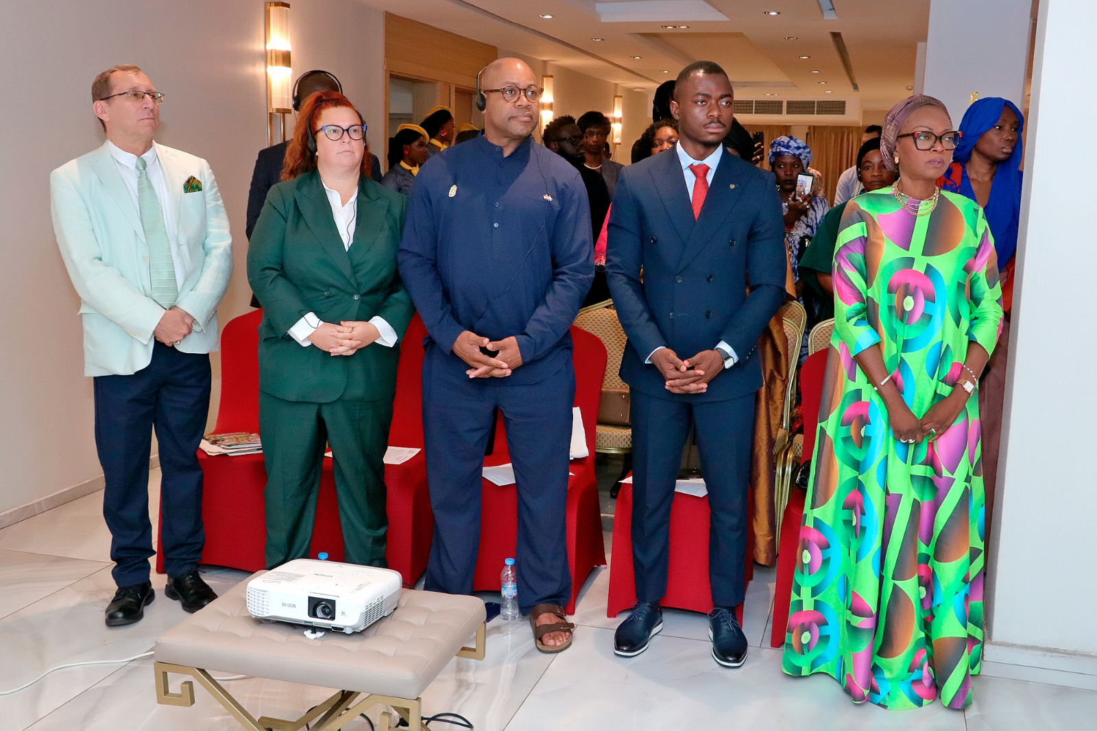 Délégation officielle et partenaires internationaux lors d’une cérémonie ABE
